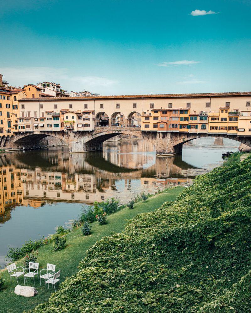 ponte vecchio is in the famous historical landmarks in italy