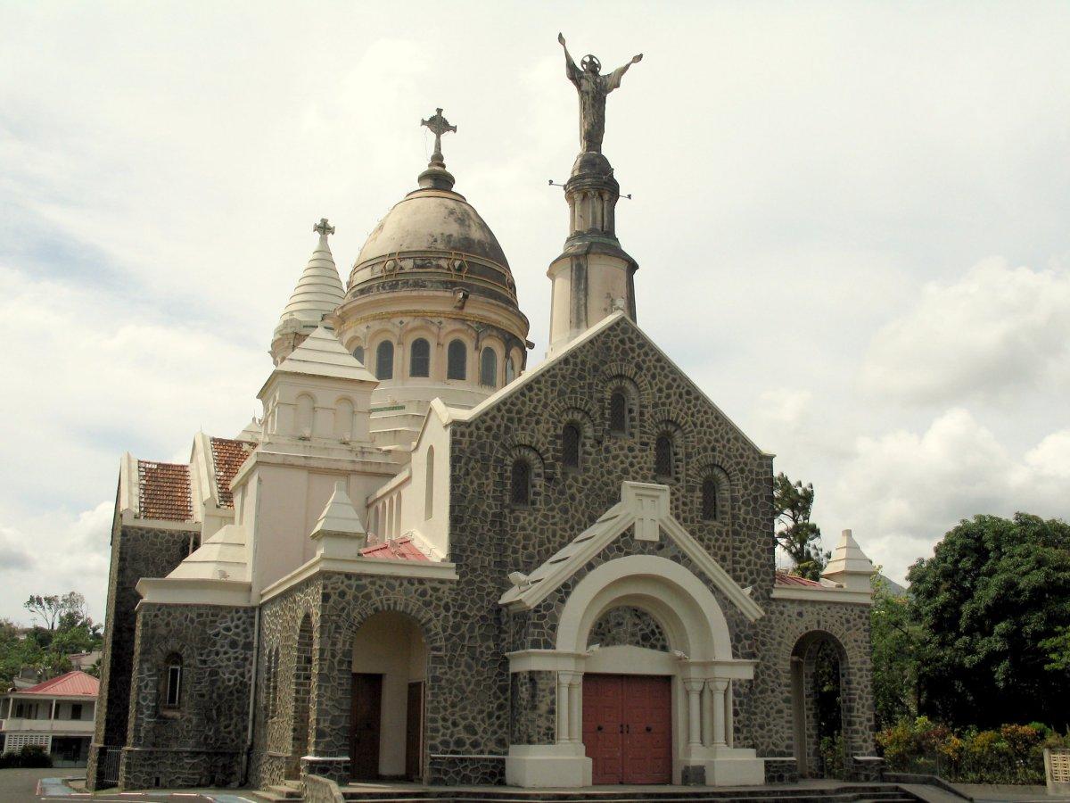 14 - martinique culture facts about the small sacre coeur