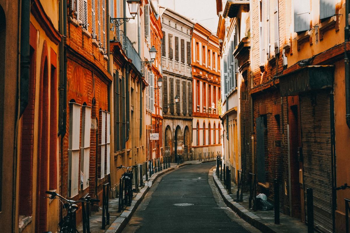 15 - pink streets in toulouse