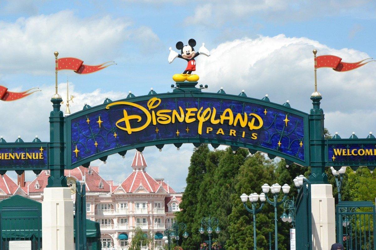 22 - disneyland paris information and facts