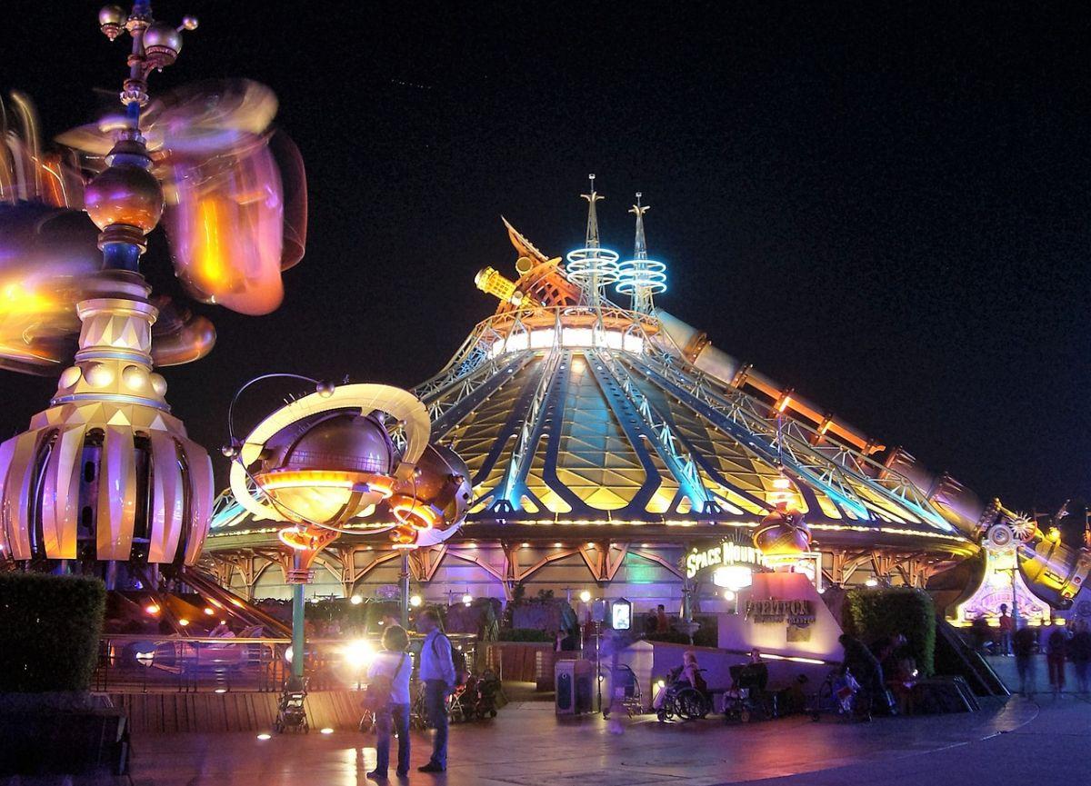 30 - key facts about disneyland paris space mountain