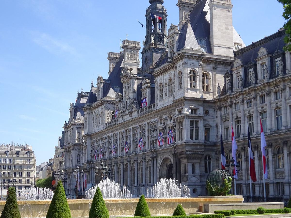 hotel de ville is in the famous landmarks of paris