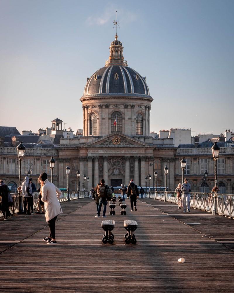 pont des arts is in the list of paris famous landmarks