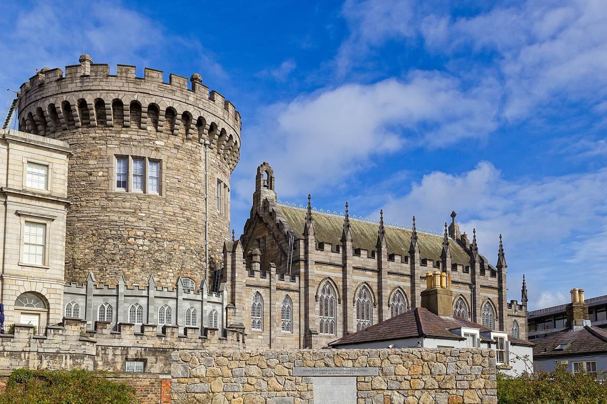 dublin castle is in the famous historical landmarks in dublin