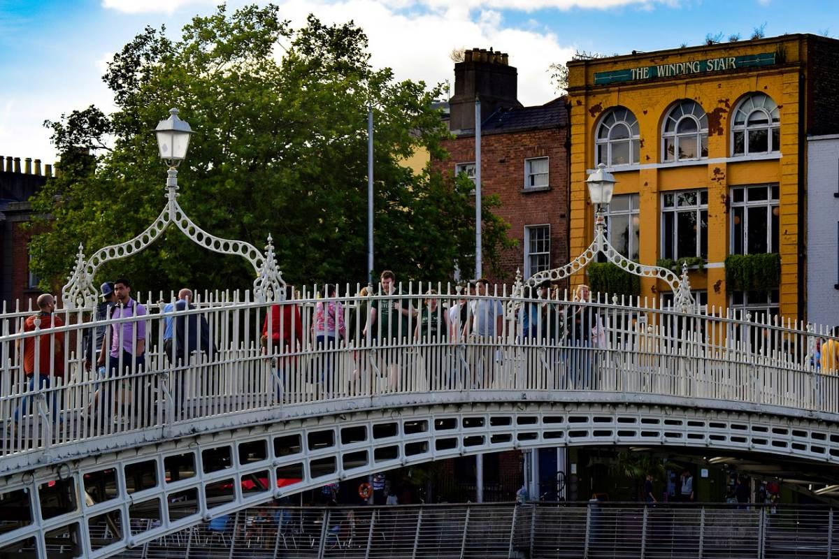 ha penny bridge is in the top landmarks of dublin ireland