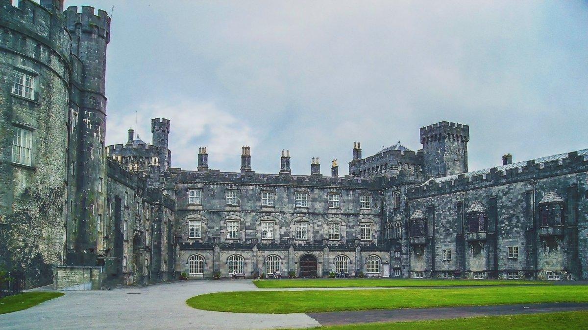 kilkenny castle is among the major landmarks in ireland