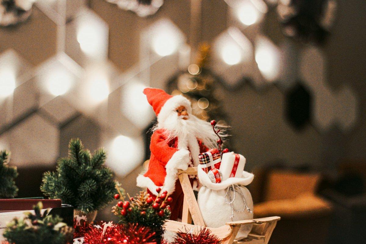 18 - french traditions at christmas with santa claus