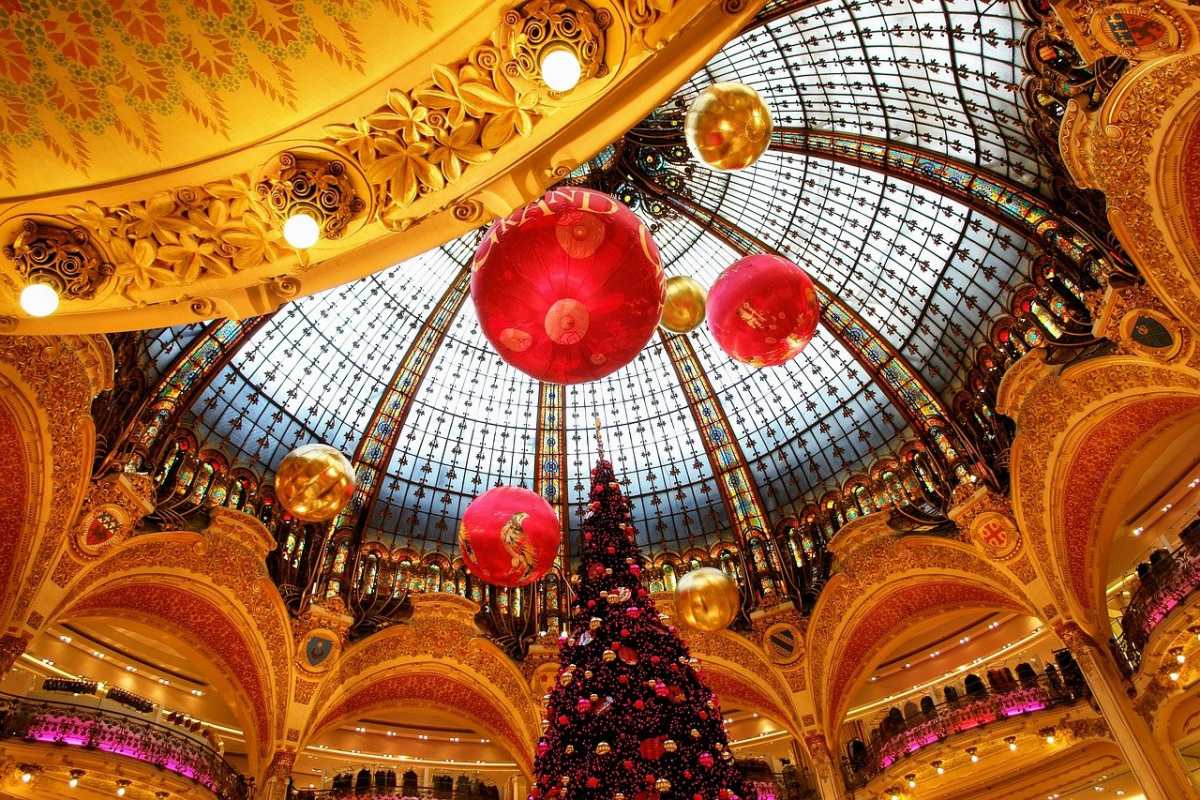 30 French Christmas Traditions (the best Christmas in France facts)