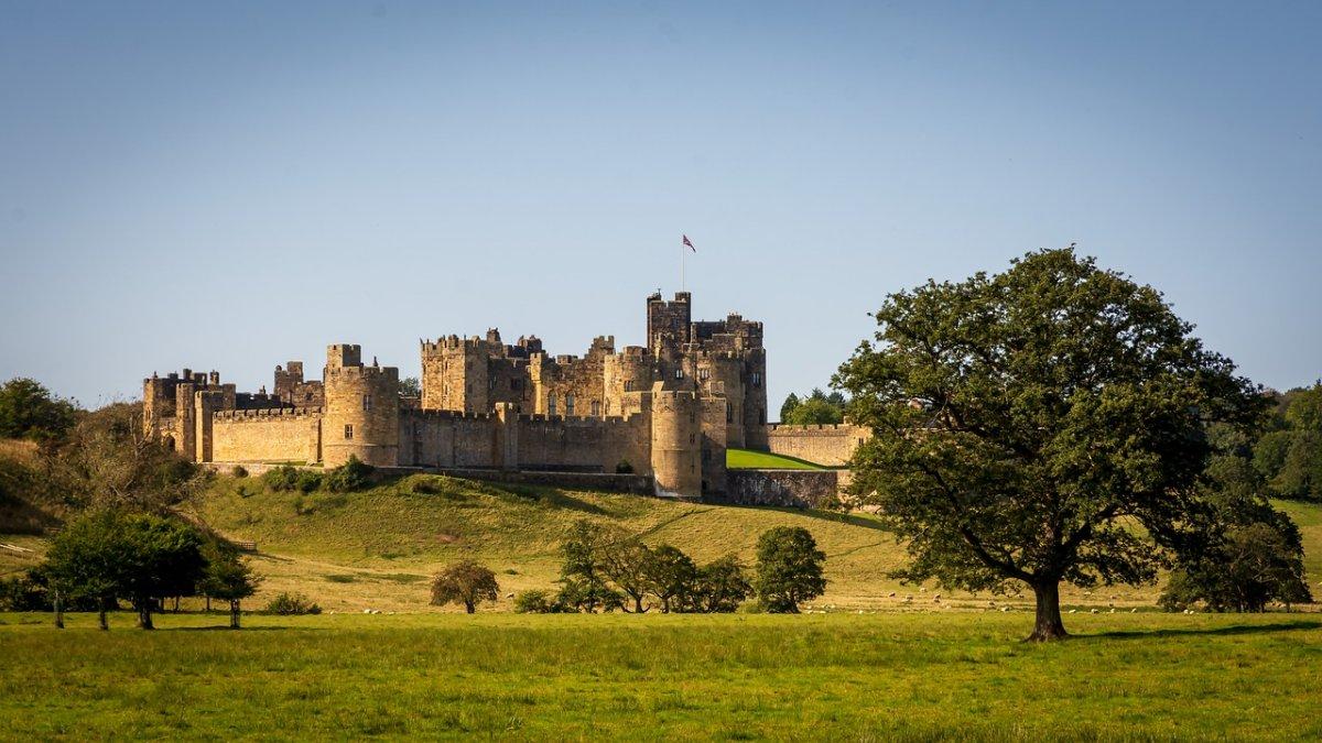 alnwick castle is in the famous english landmarks