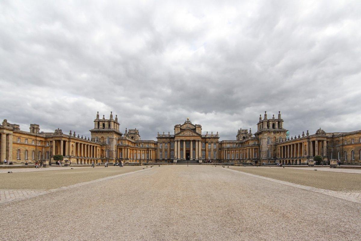 blenheim palace is in the list of england famous landmarks