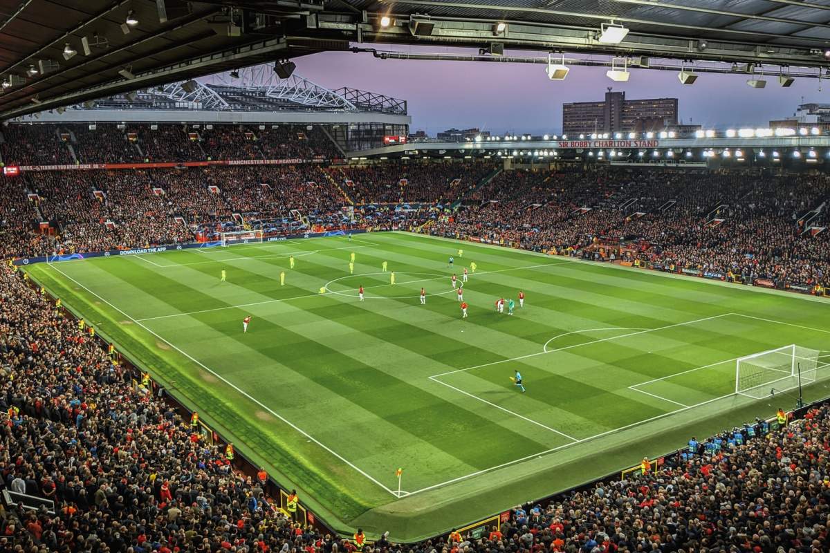old trafford is among the famous buildings of england