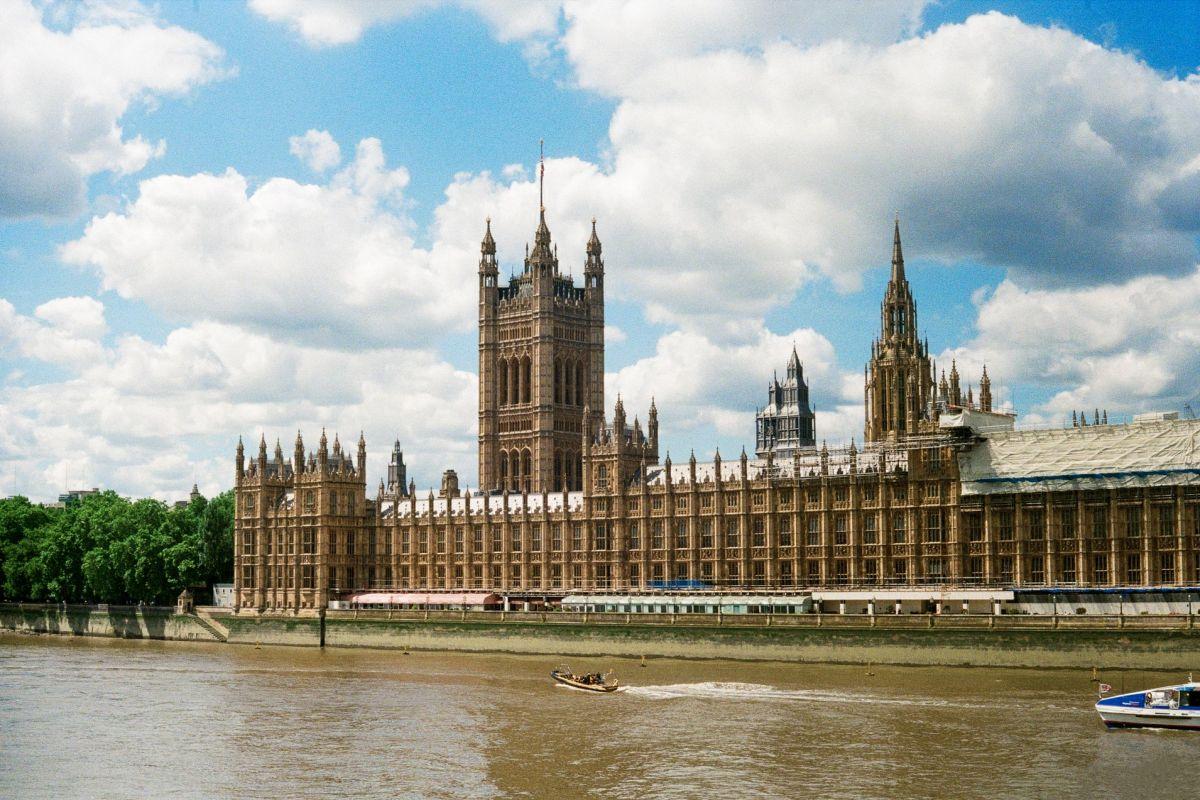 palace of westminster is one of the famous english buildings