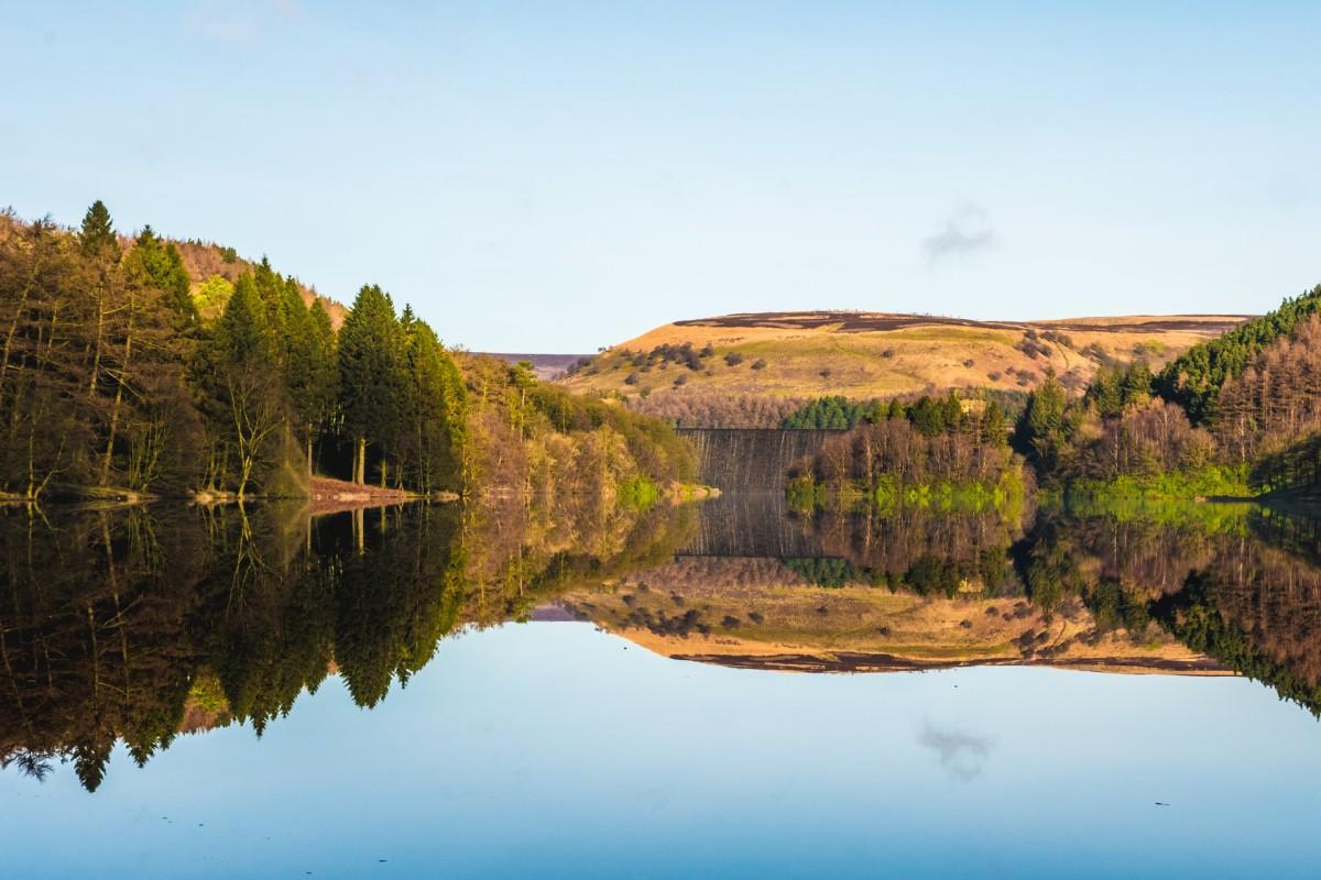 peak district national park is a top landmark in the uk