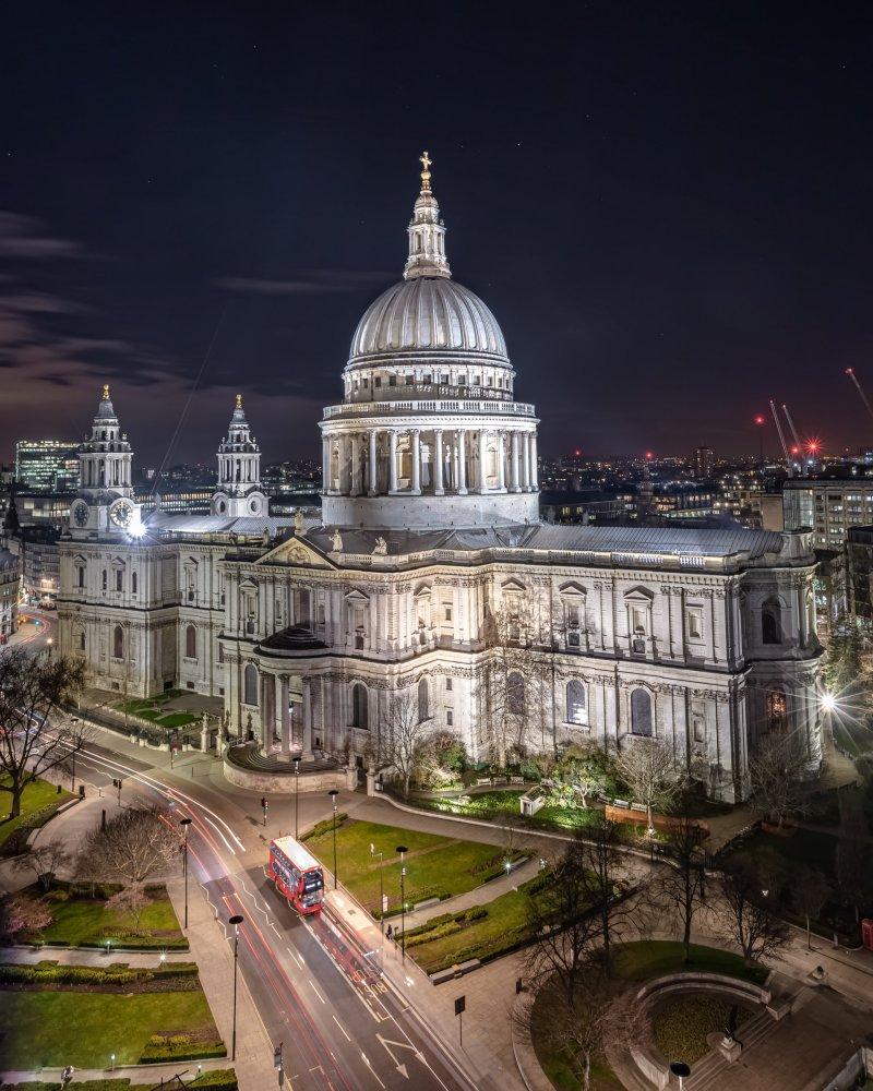 st paul cathedral is in the major landmarks of england