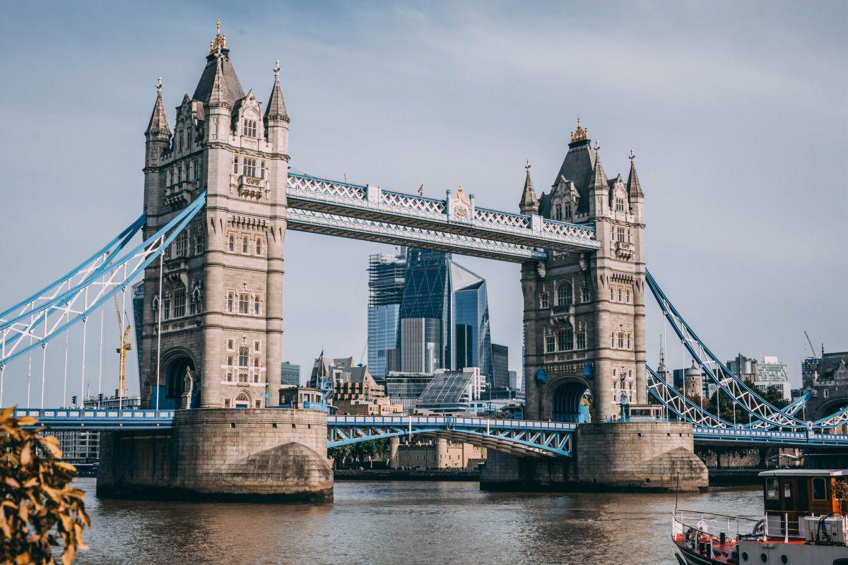 tower bridge is among the famous landmarks in uk