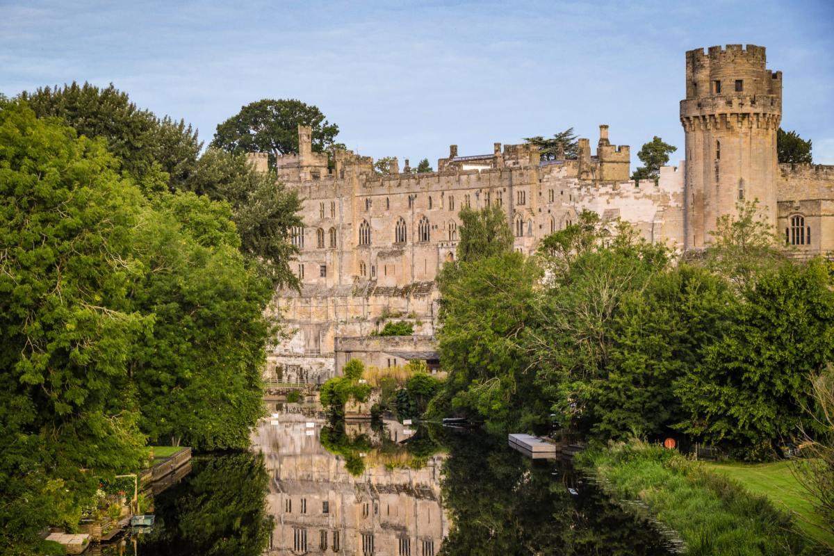 warwick castle is one of england famous buildings