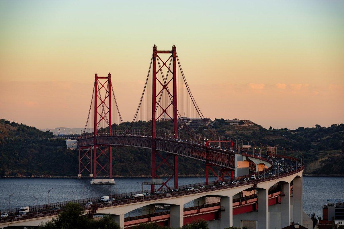 5 - lisbon fun facts about bridges