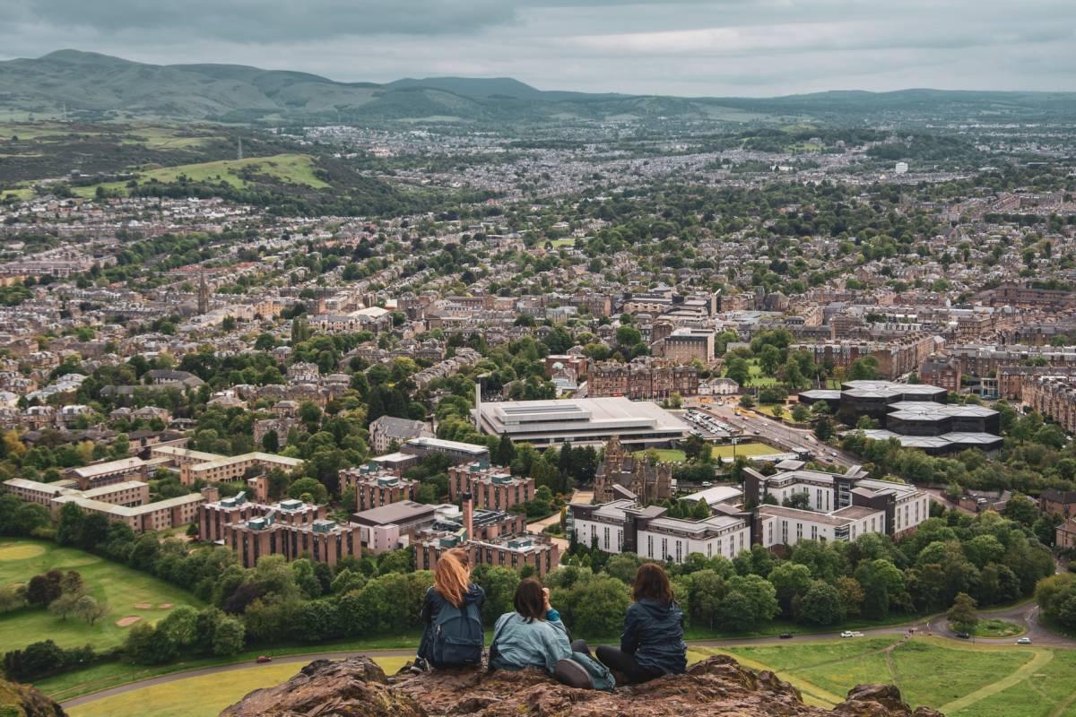 arthur seat is a famous edinburgh landmarks