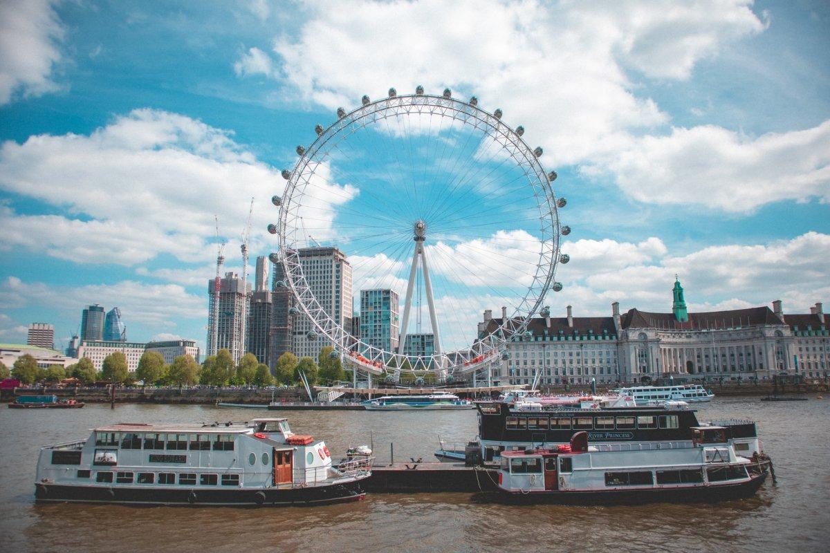 london eye is in the famous landmarks in united kingdom