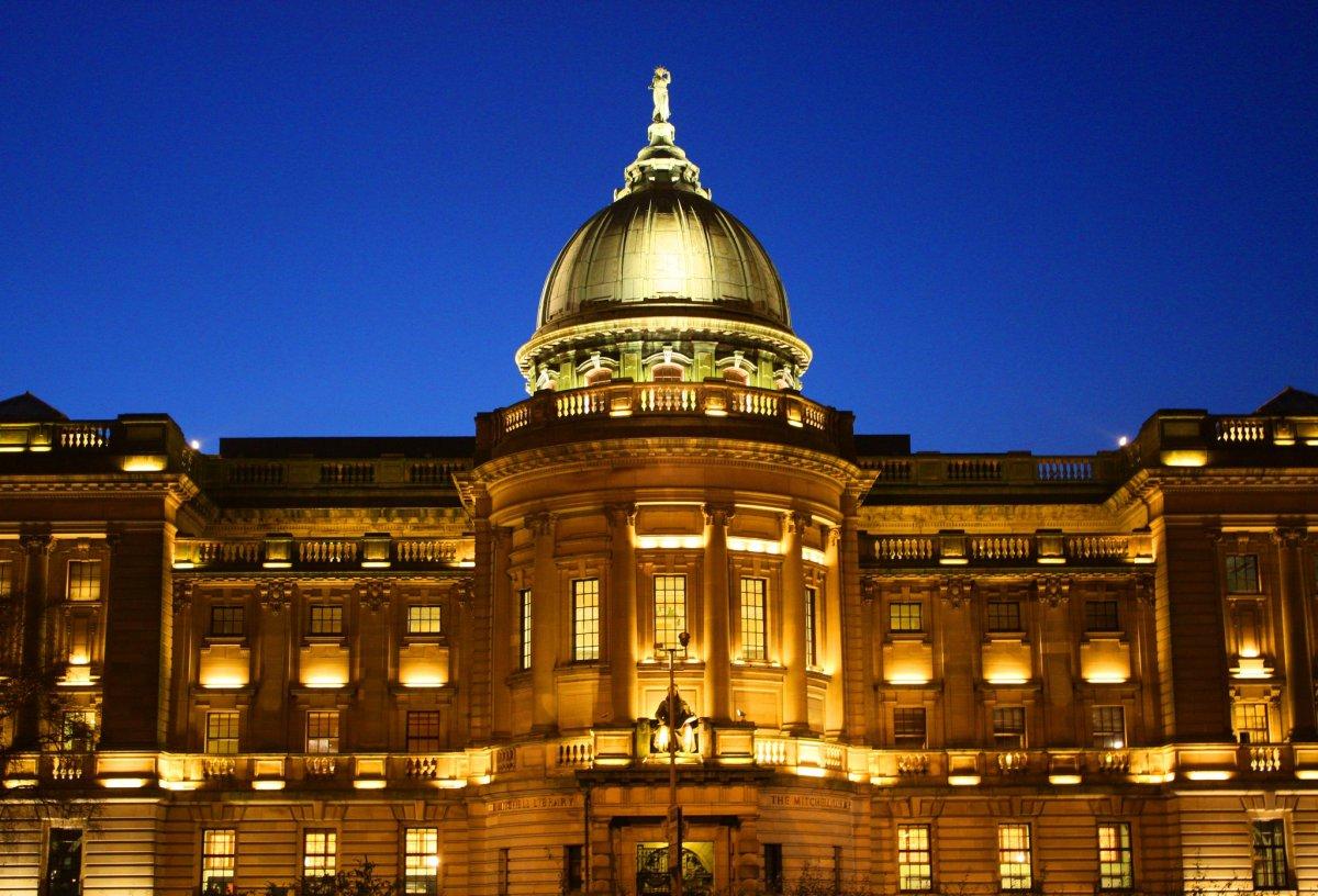 mitchell library is in the best monuments in glasgow