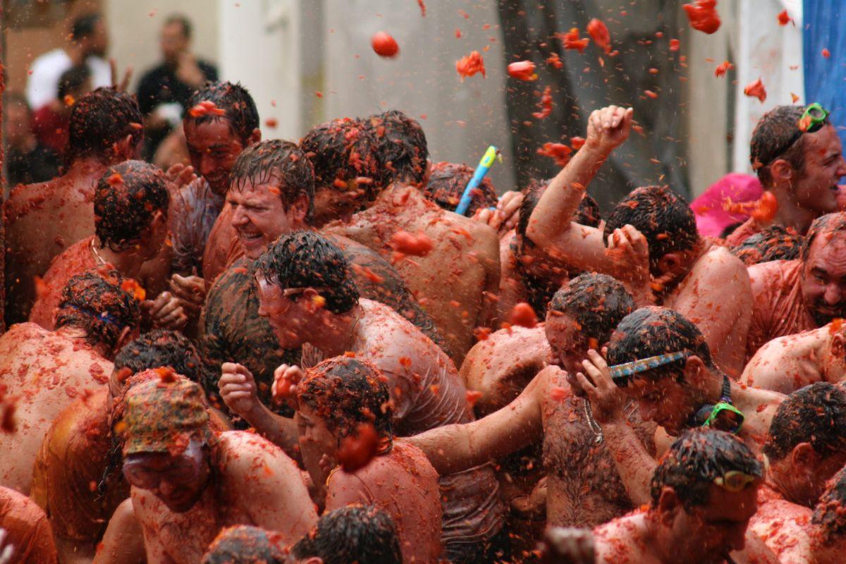 cultural facts about spain tomatina