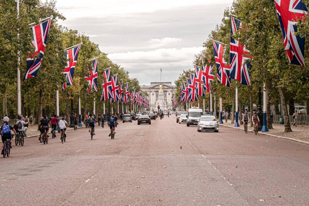 70 Famous Landmarks in the UK (the best British landmarks)