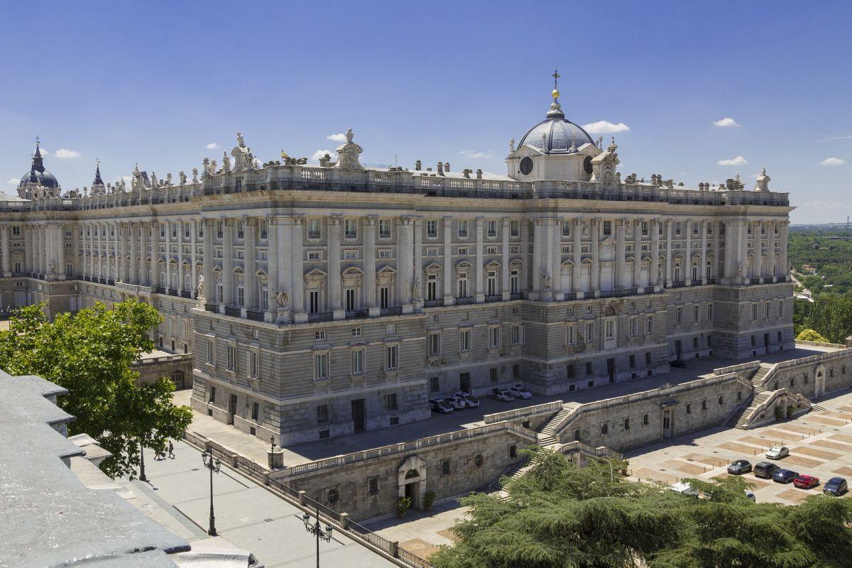26 - fun spain facts for kids about the palacio real