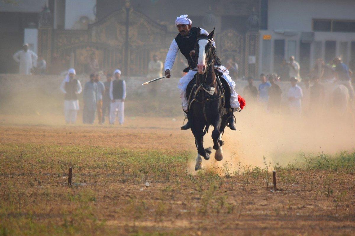 tent pegging is one of the most famous pakistan sports