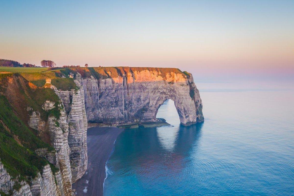 etretat spectacular cliffs