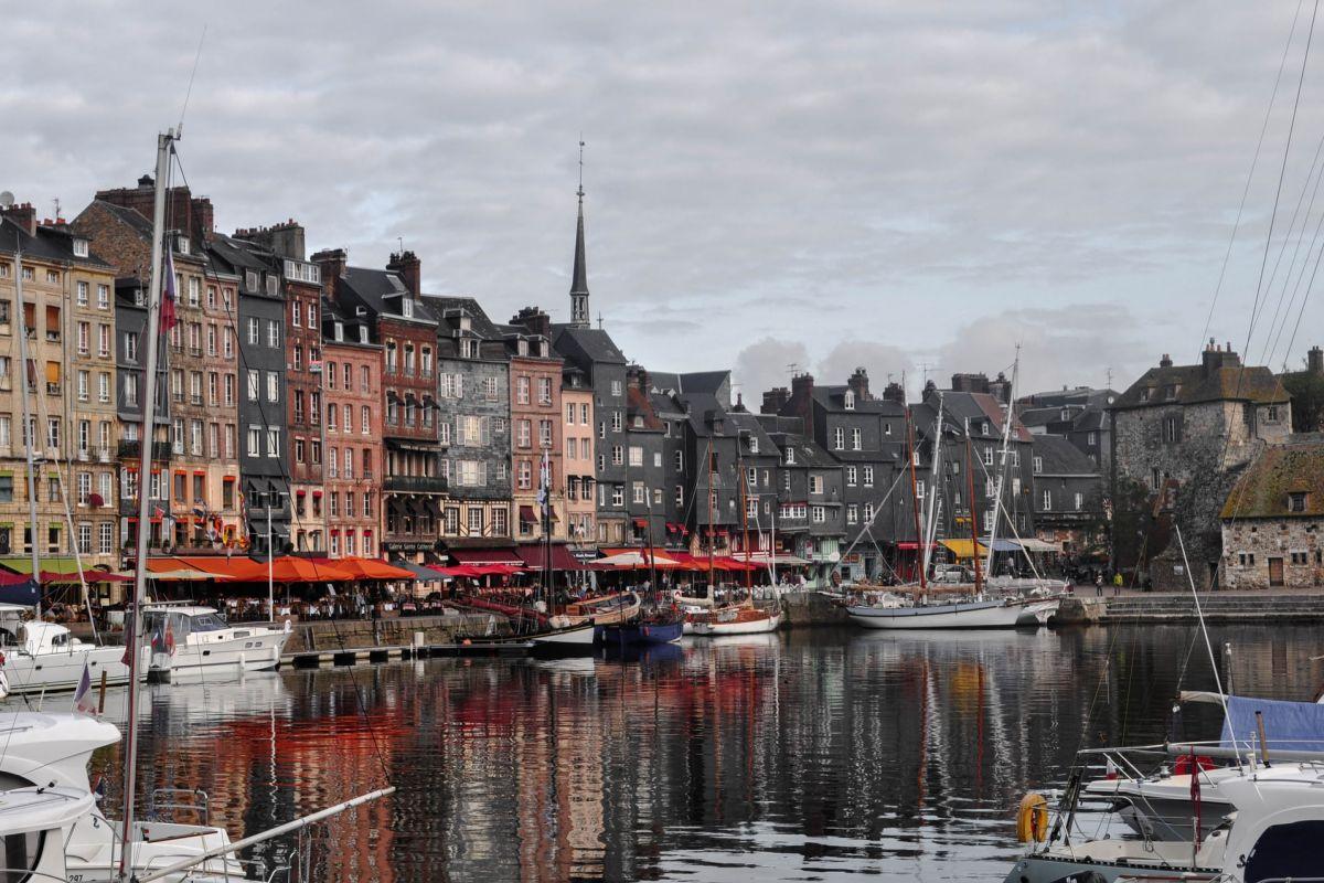 honfleur city center