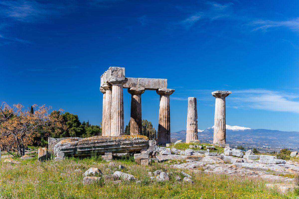 40 Famous Landmarks in Greece [100% worth a visit]