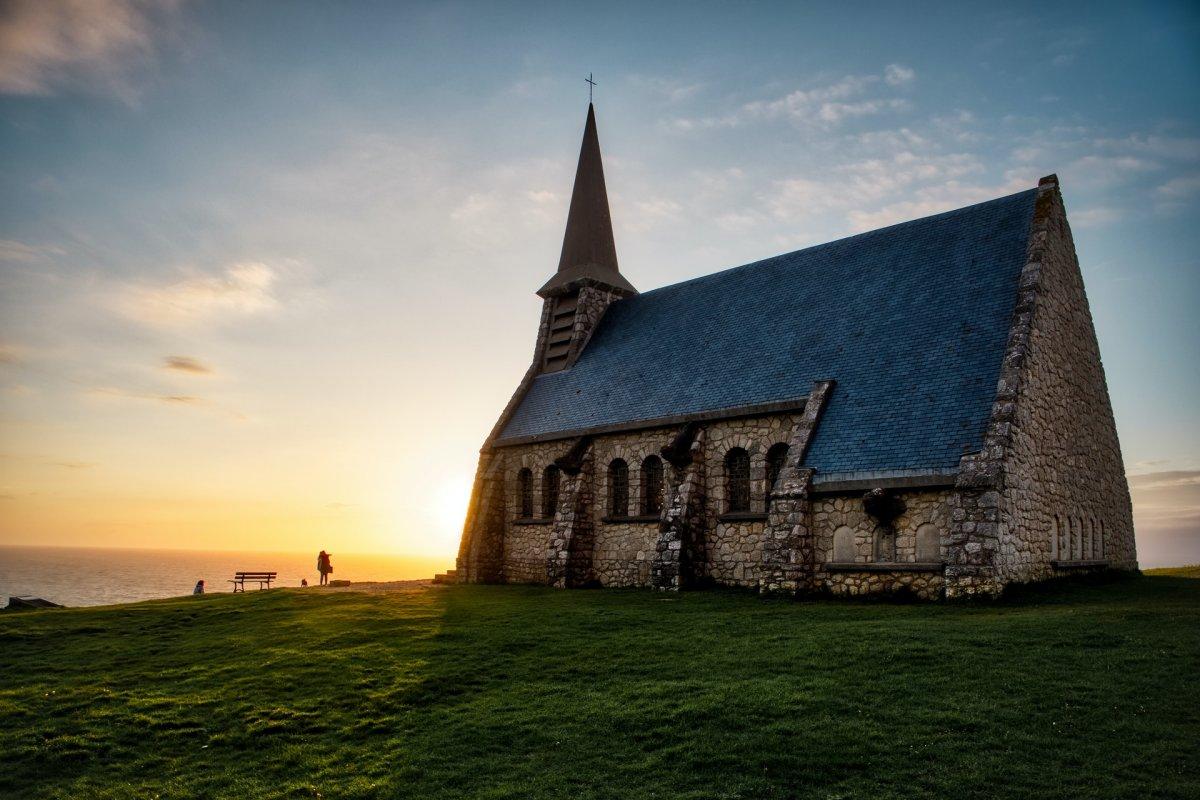 chapelle notre dame de la garde in etretat