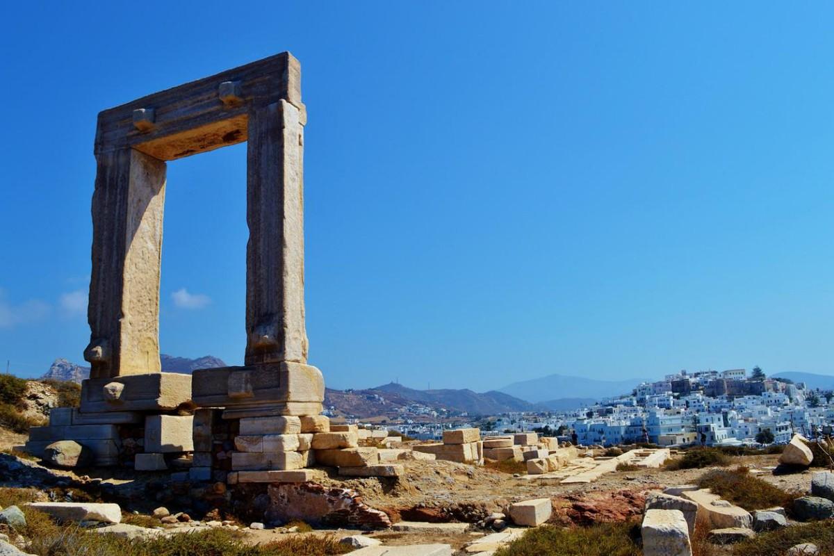 portara apollo temple is one of the famous buildings of ancient greece