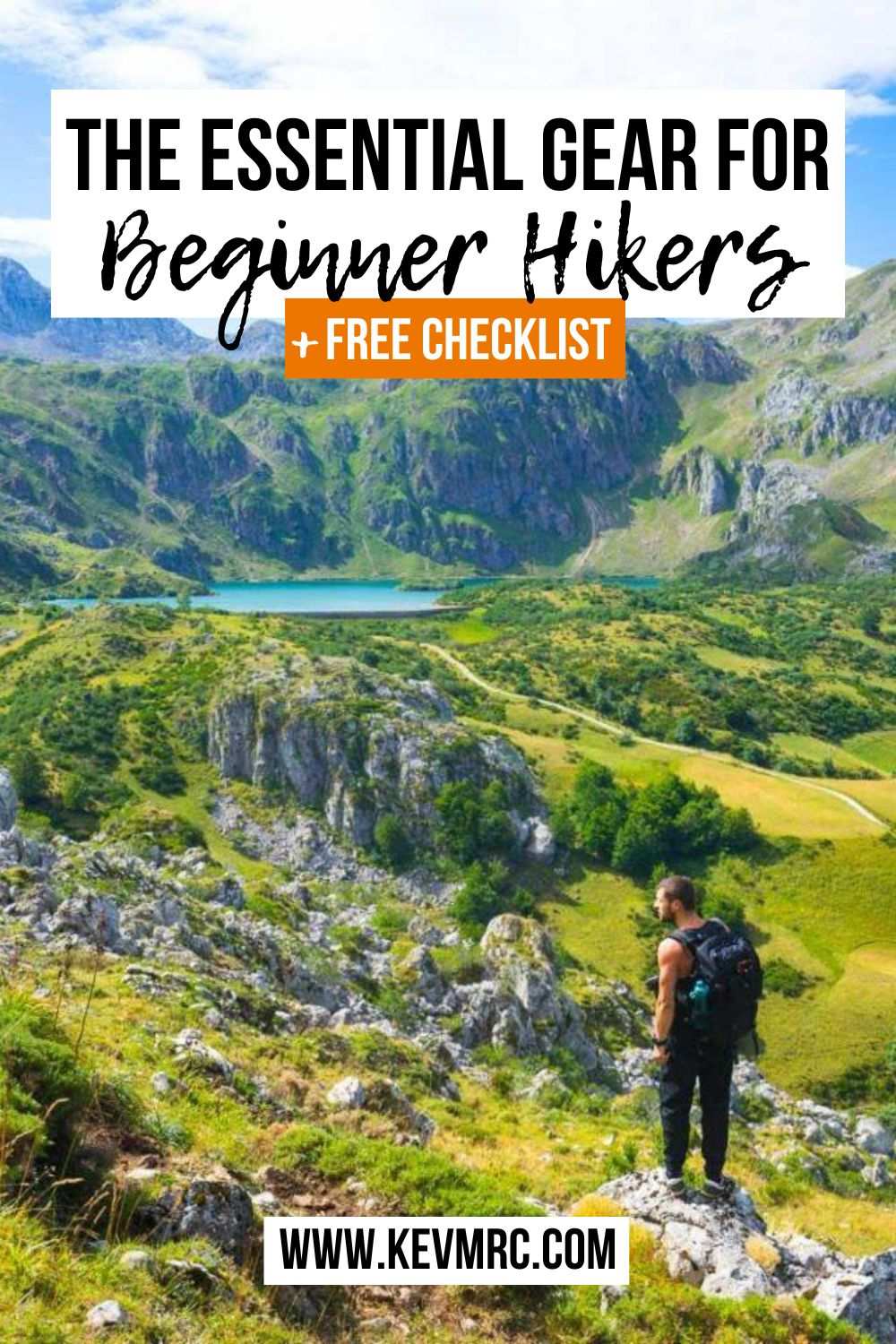 New to hiking? Pack in minutes thanks to this essential hiking gear list for beginners! You'll find a full printable gear checklist as well as tips to guide you in your first backpacking trip. day hike gear list | best hiking gear for beginners | hiking equipment backpacking gear | beginner backpacking gear list