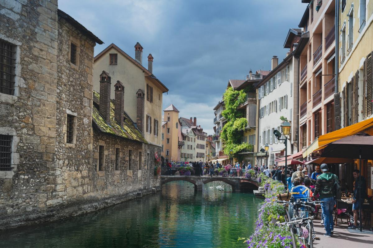 stroll along the canals