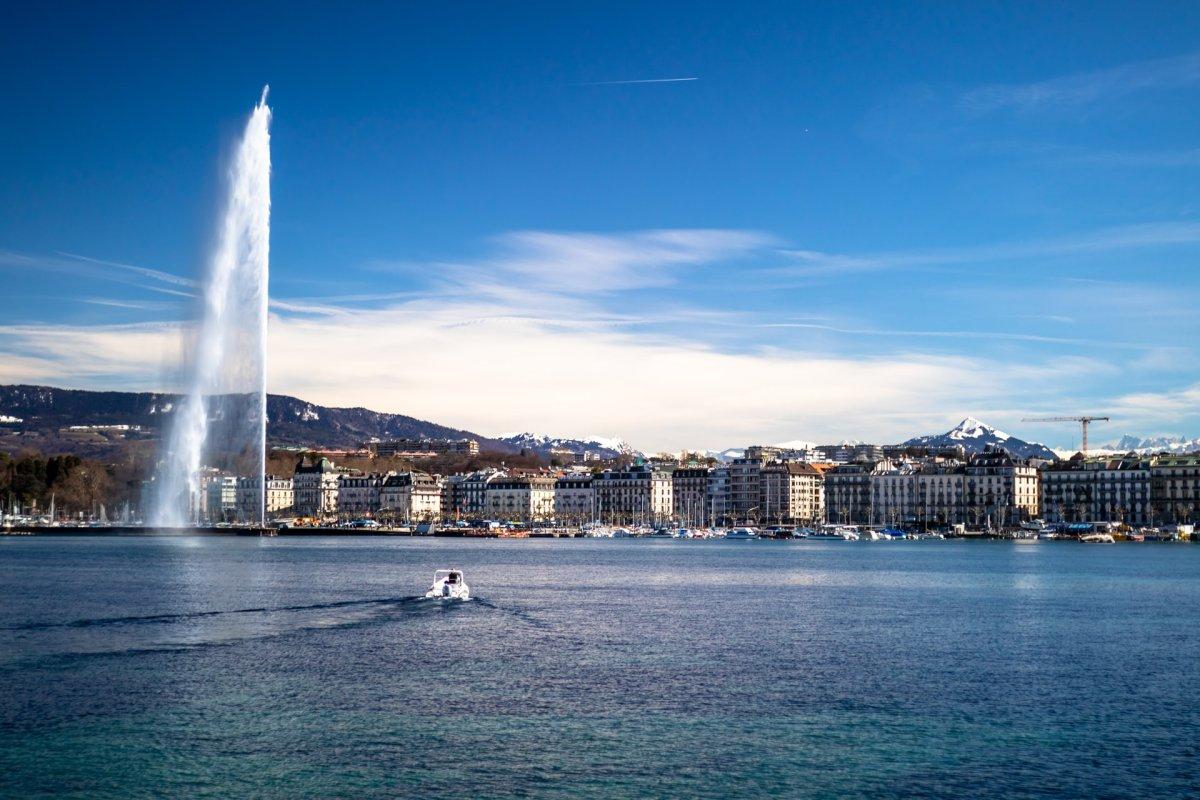 strolling around lake geneva in the winter