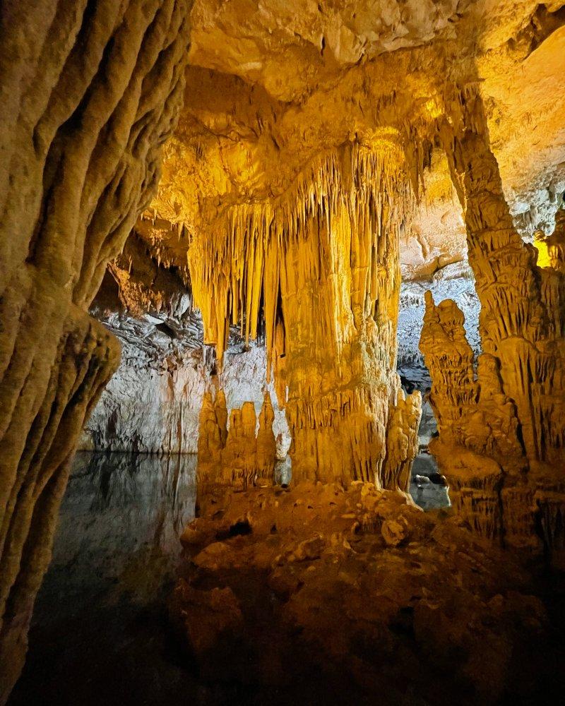 8 - beautiful shot of the stalactites
