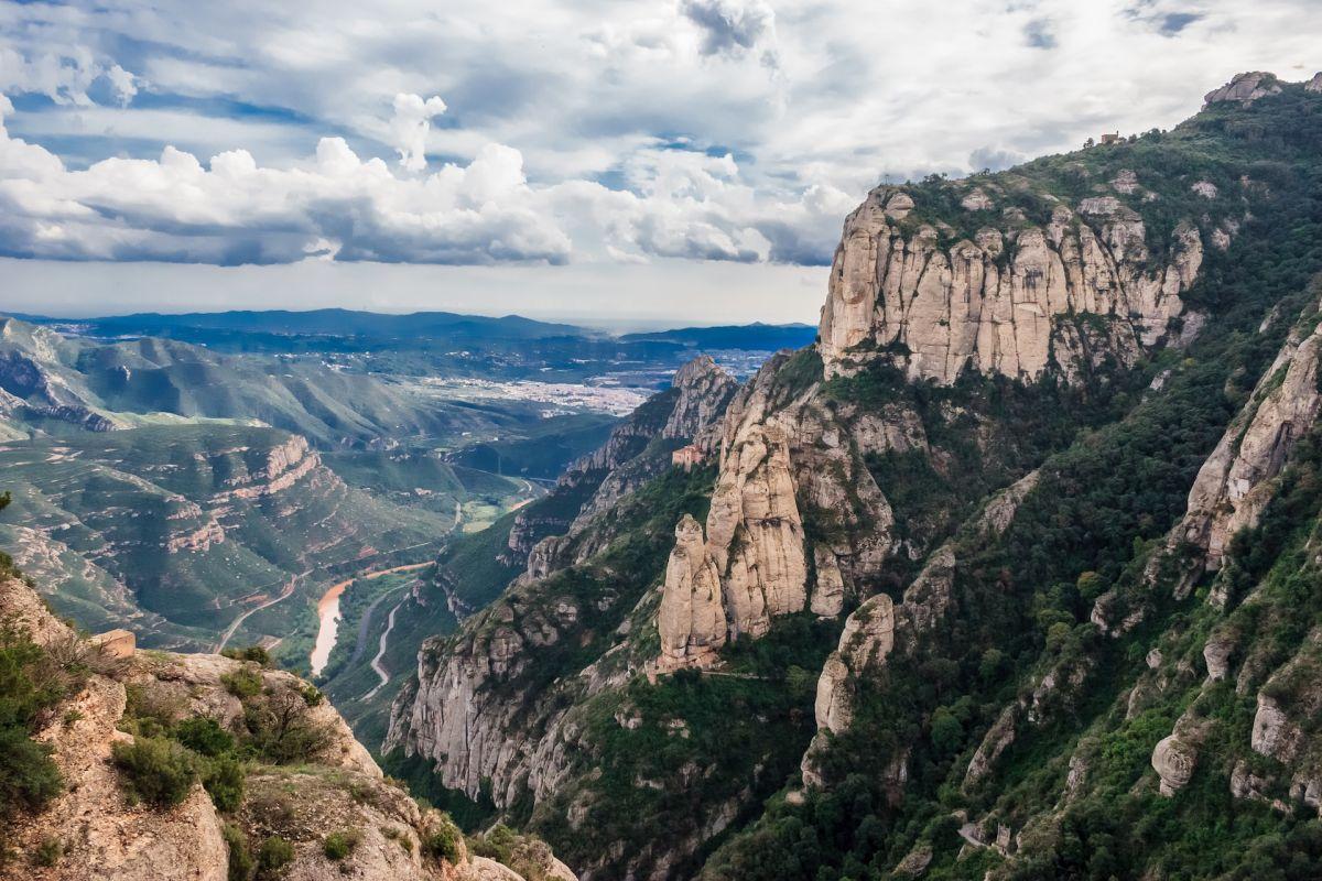 barcelona winter weather is mild enough to do a day trip to montserrat