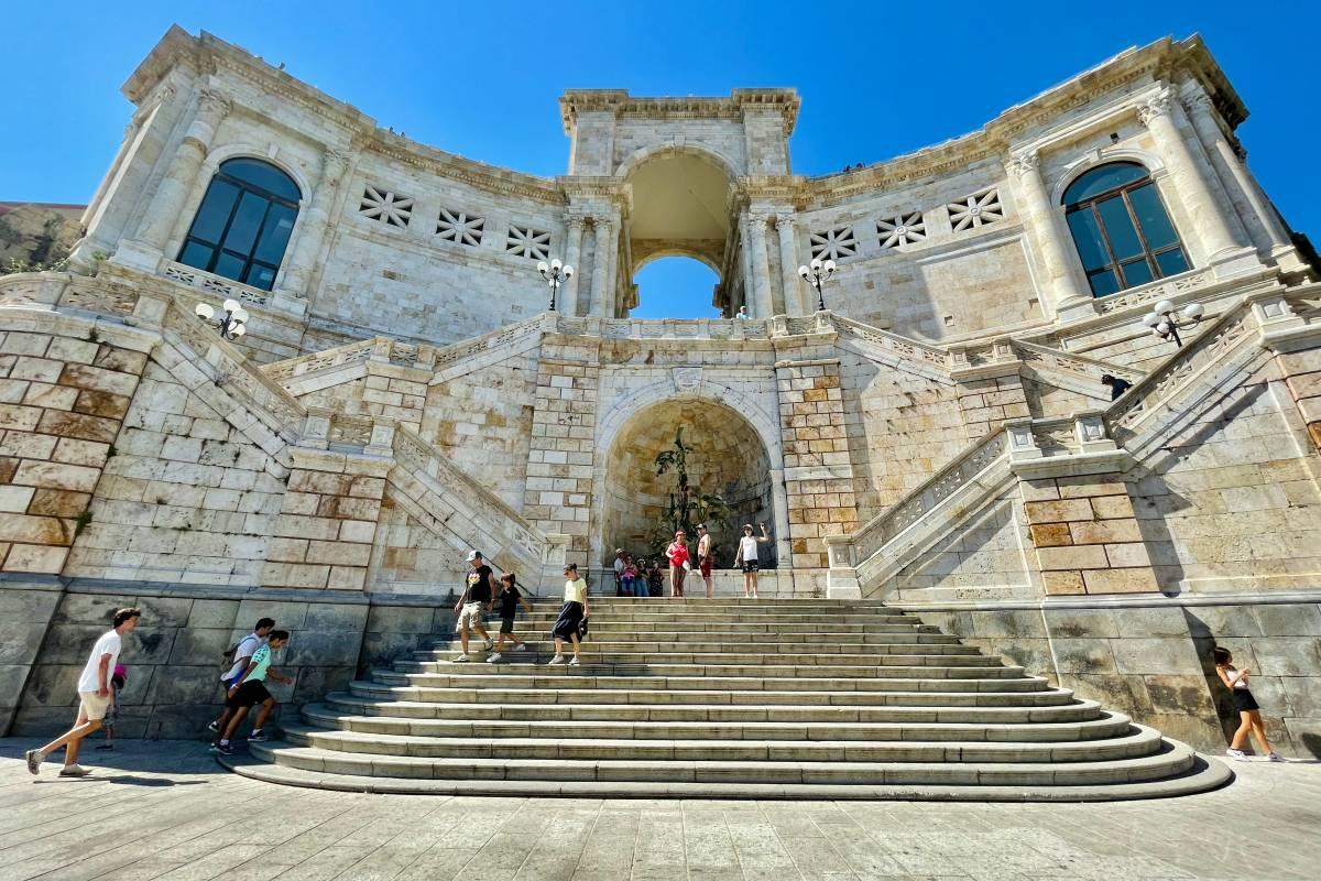 bastione san remy from below