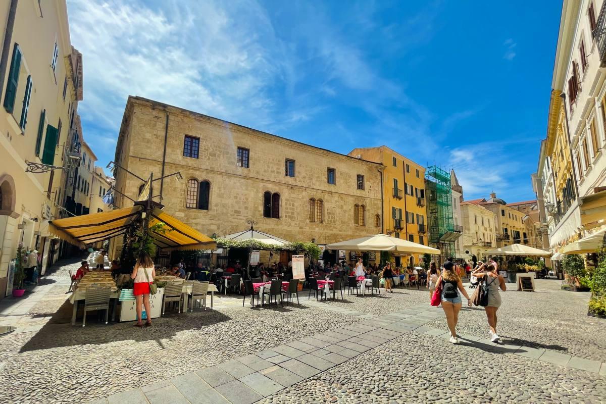 piazza civica in alghero