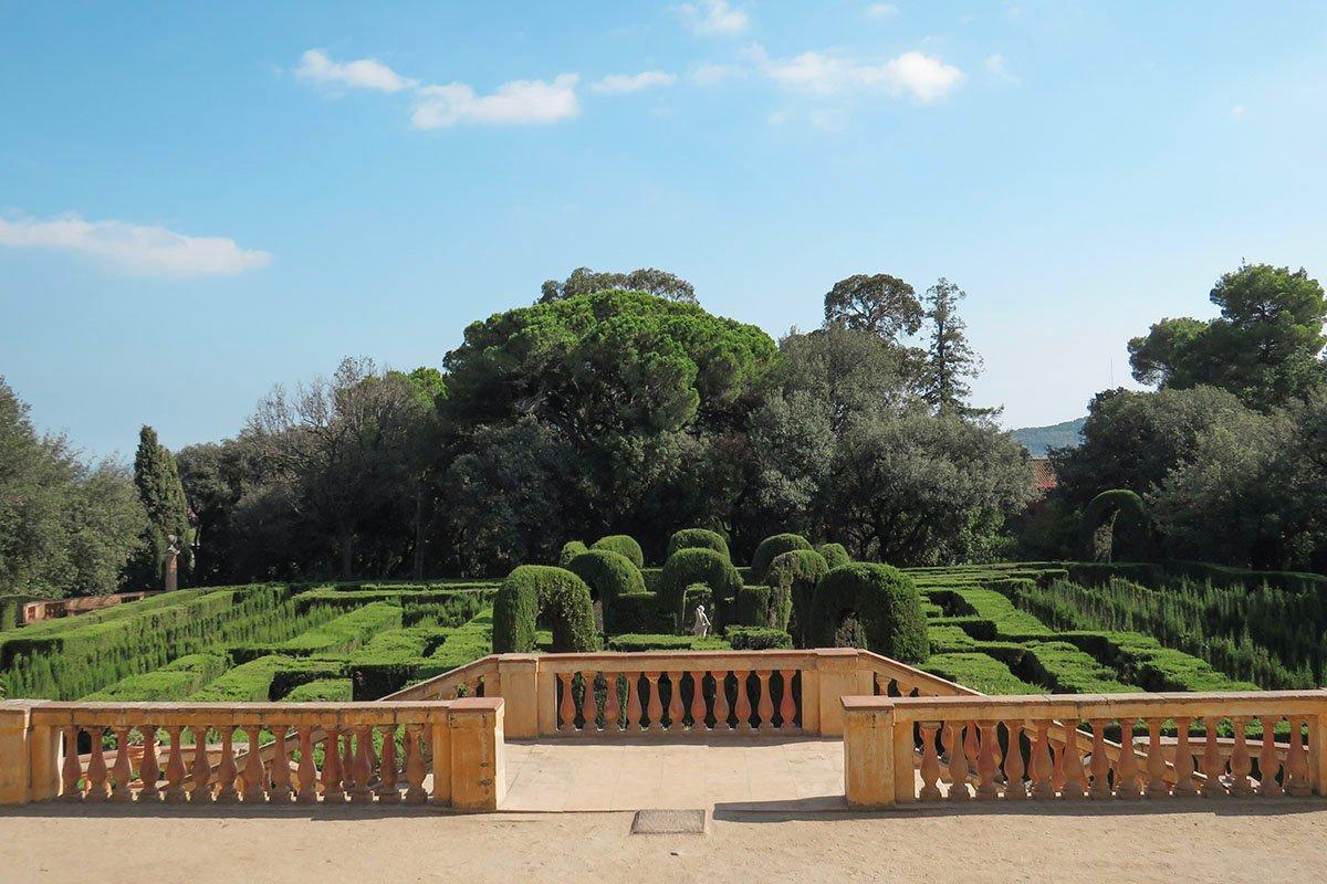 winter in barcelona spain is good enough to play in the laberint d'horta