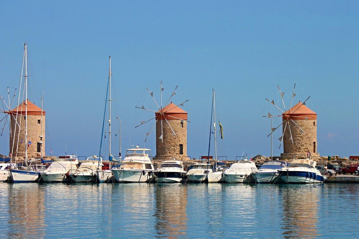 Find The Best Place to Stay in Rhodes Without a Car (the most convenient areas)
