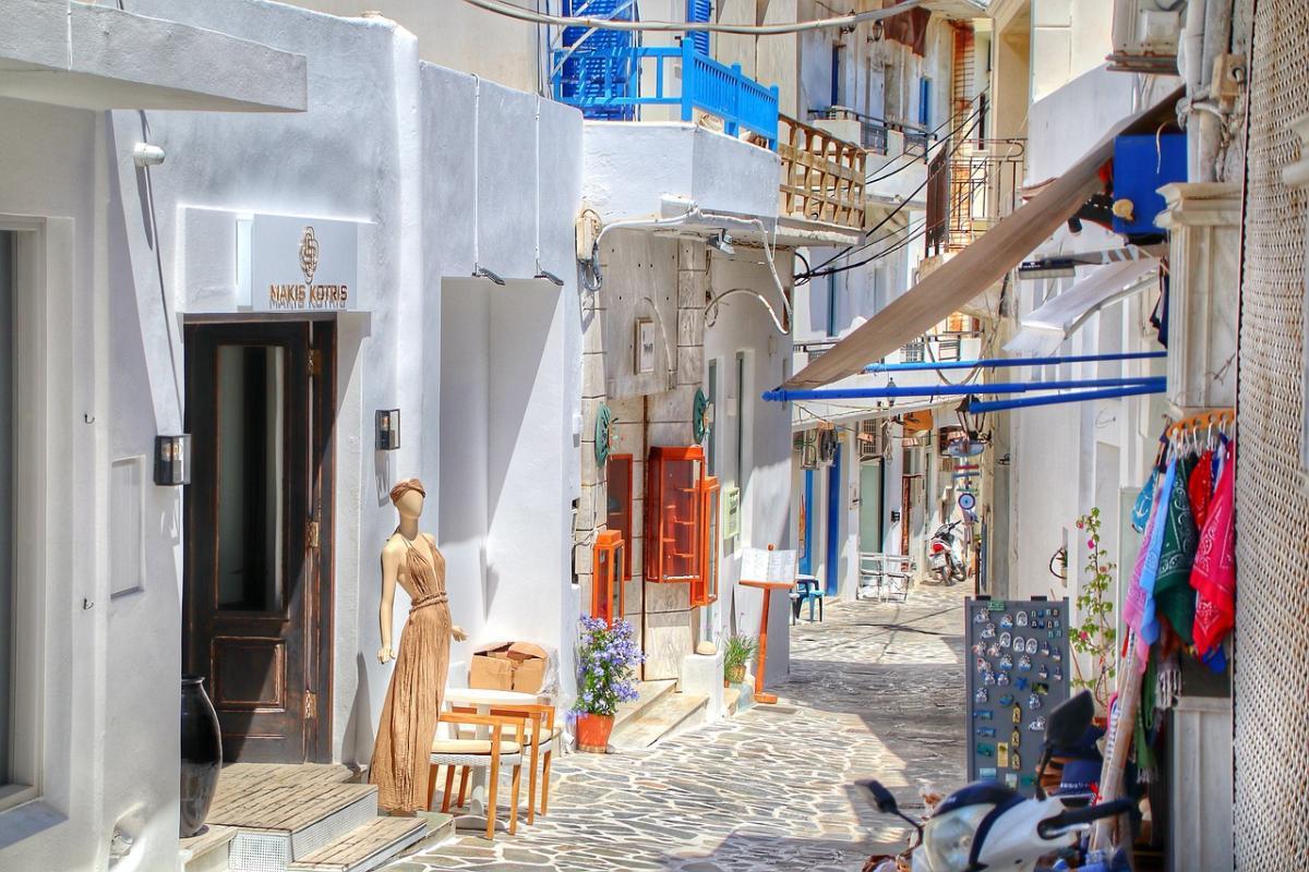 getting around naxos without a car is easy if you choose chora