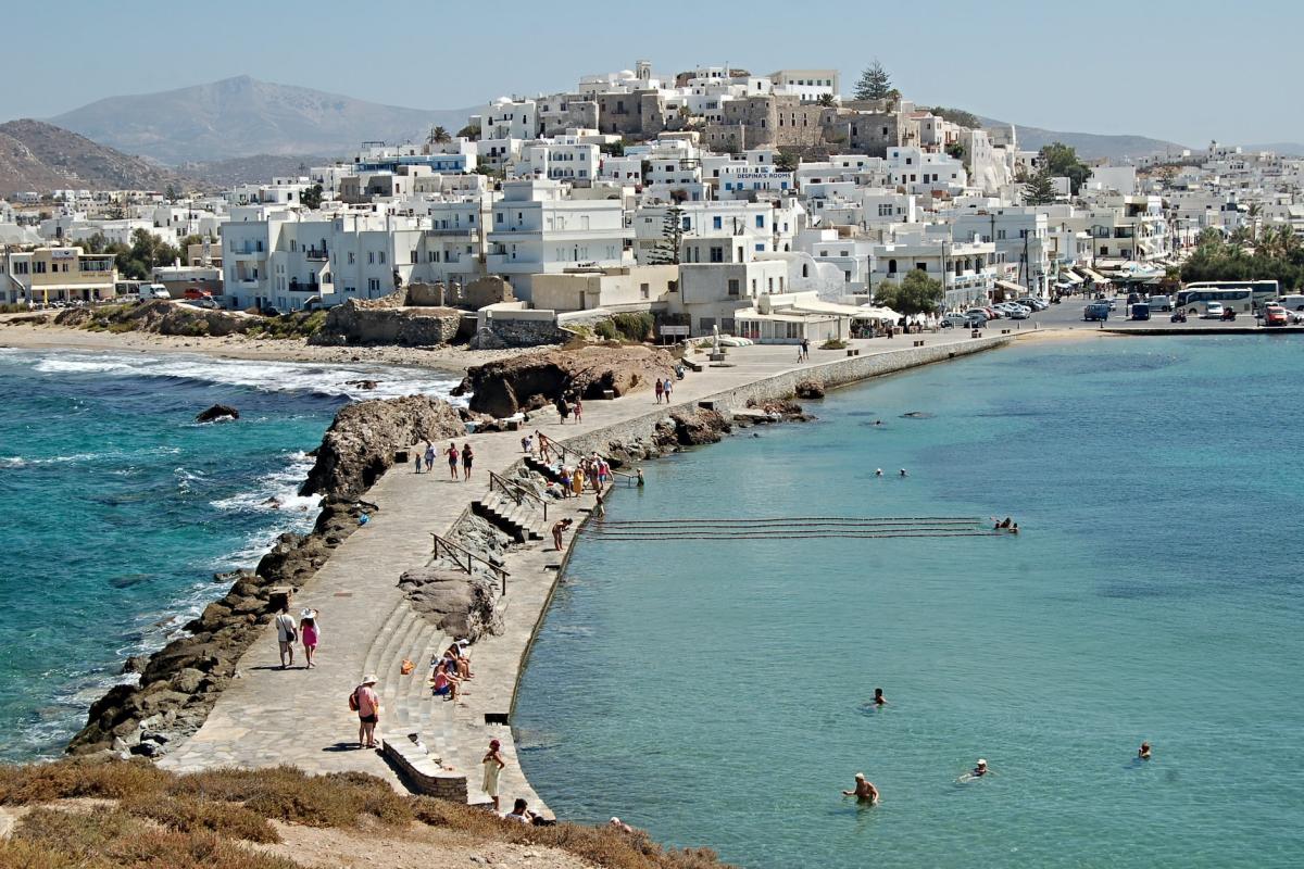 naxos chora is the best place where to stay on naxos