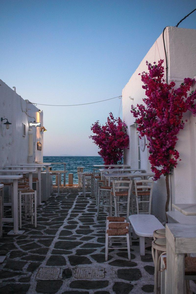 discover the best nightlife paros has to offer