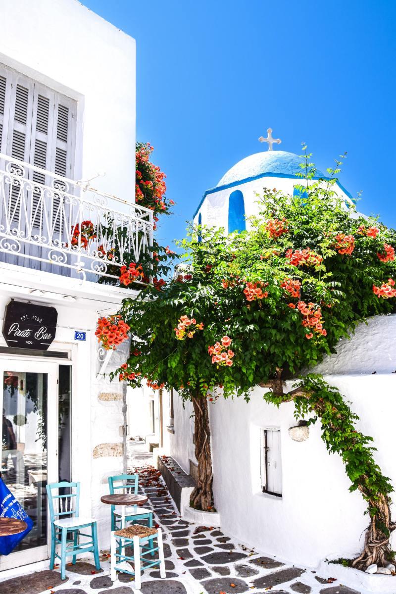 paros naoussa street