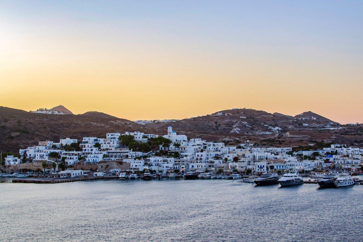 Where to Stay in Milos Without a Car (yes it’s possible!)