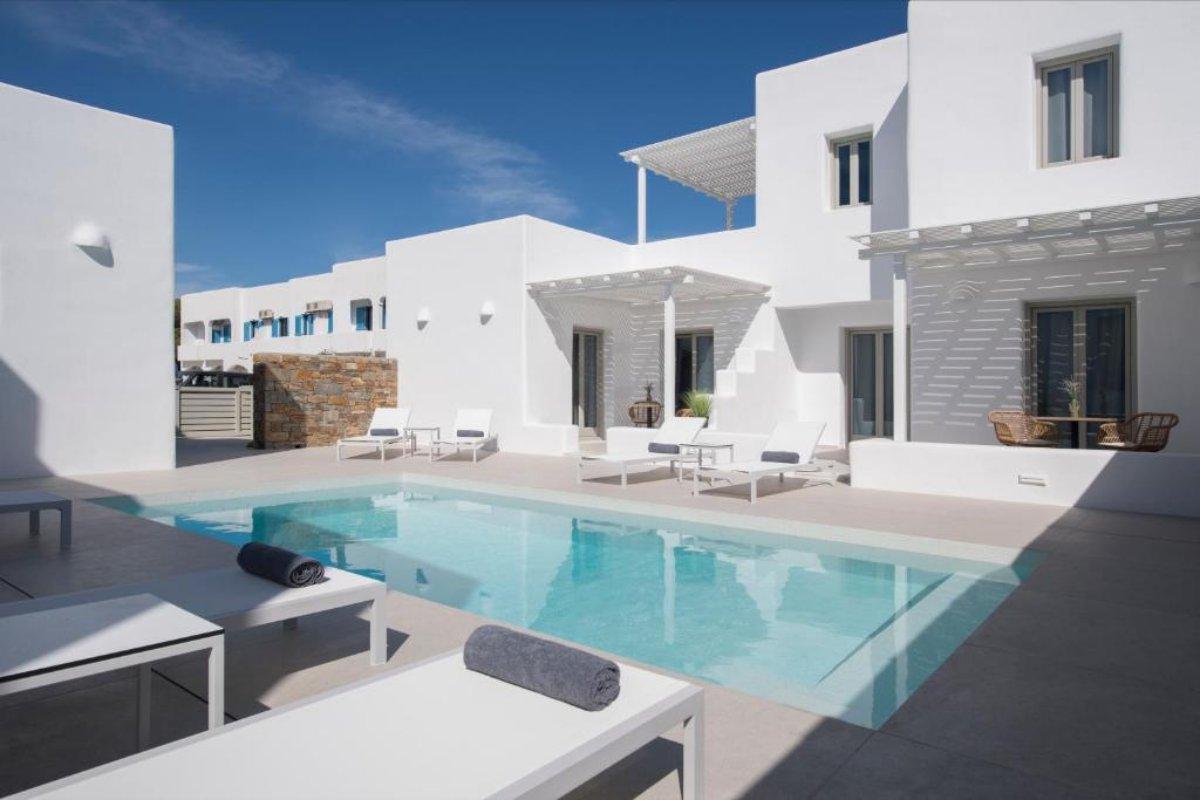white blossom is one of the best hotels in paros parikia