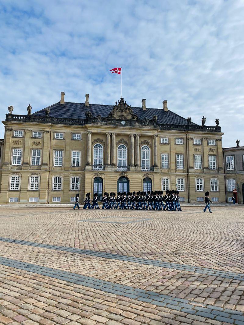 amalienborg changing of the guards
