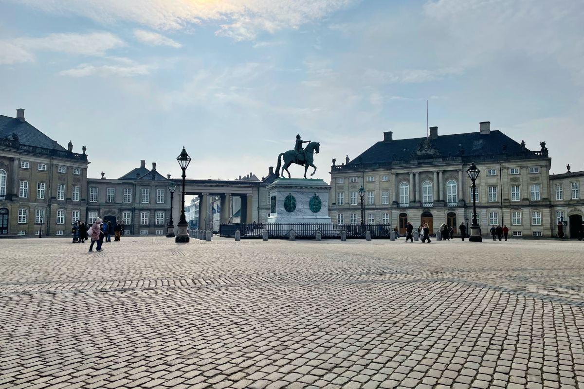amalienborg is a must of any copenhagen 1 day tour